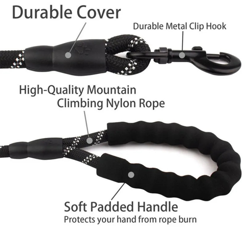 Leash features: metal clip, nylon climbing rope and soft padded handle