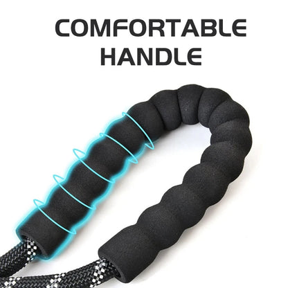 Close-up of the foam-padded leash handle